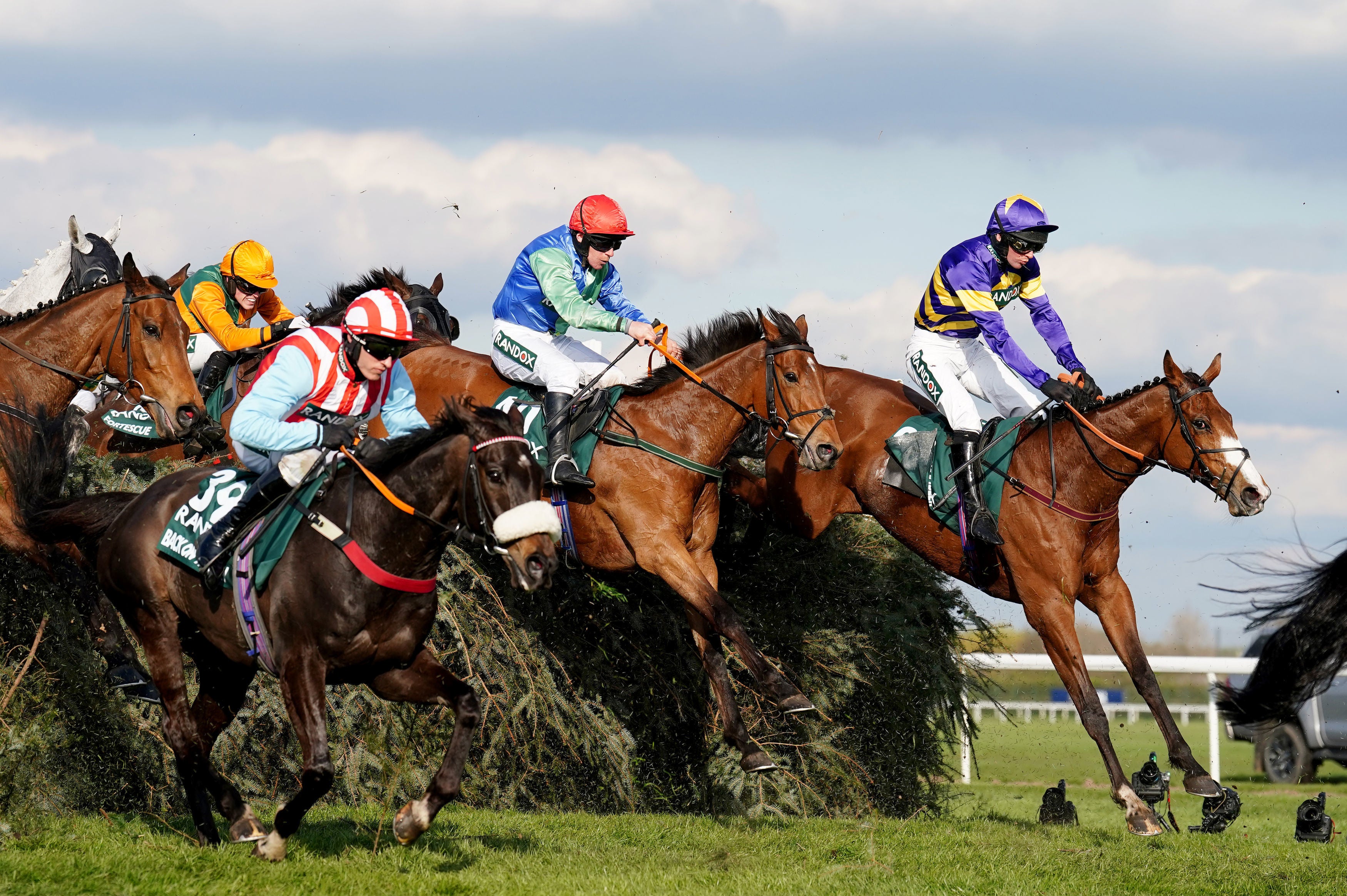 Coureurs Cavaliers Cotes Et Liste Compl Te Des Chevaux Du Grand   RACING Aintree  18210885 